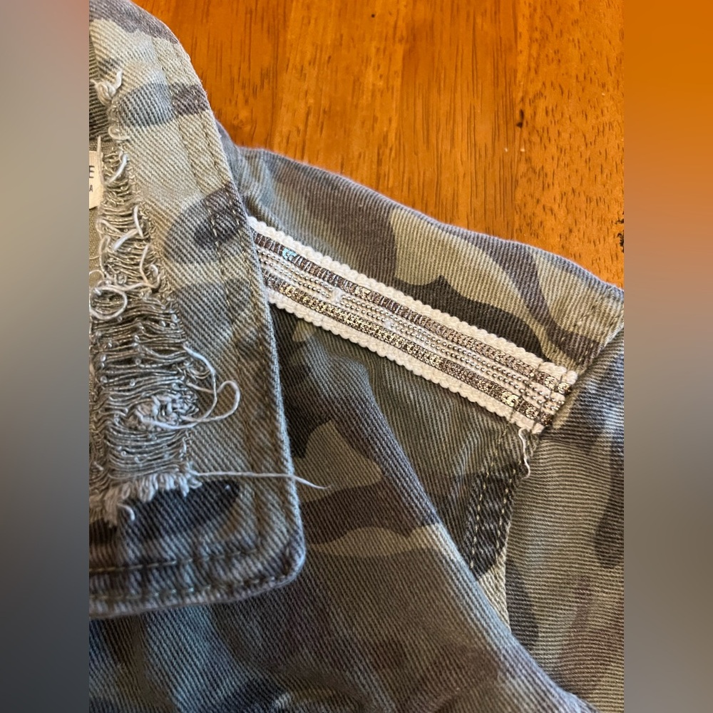 BKE Women's Camo Denim Jacket - Picture 3 of 6